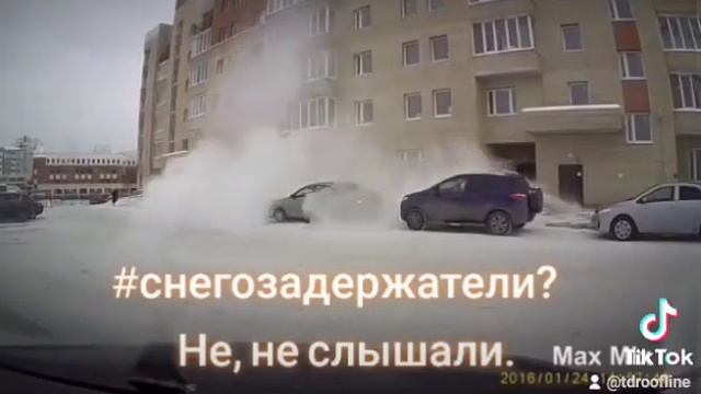 Последствия отсутствия снегозадержателей... #руфлайн #снегозадержание #ограждения #снегопад смотреть онлайн