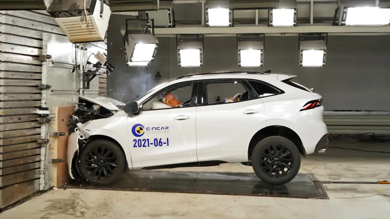 Краш-Тест Forthing T5 Evo на лобовой удар от C-NCAPна CarMaps.Ru смотреть онлайн