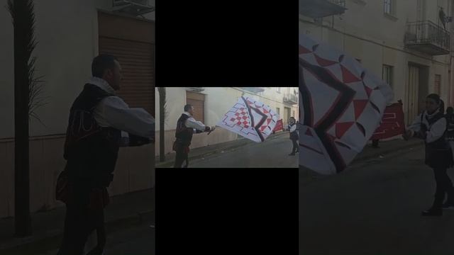 Anita Pascarella intervista gli sbandieratori di Sessa Aurunca смотреть онлайн