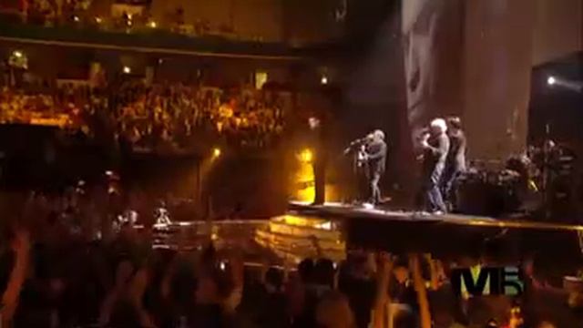 Olga Chavez-Robbie Williams!!! (Tripping - live) смотреть онлайн