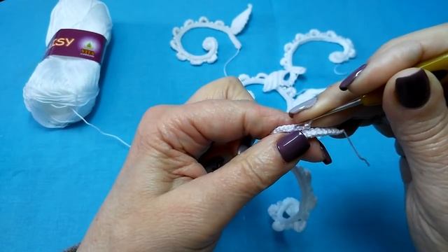 Завиток с узелками, бусинками и листиком, связан крючком. смотреть онлайн