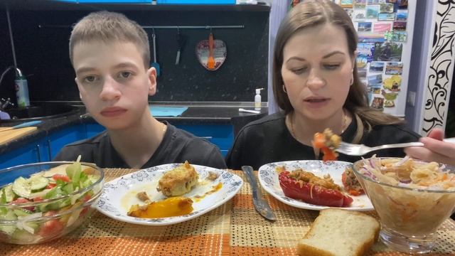 МУКБАНГ ФАРШИРОВАННЫЕ ПЕРЦЫ под СЫРОМ в ДУХОВКЕ/MUKBANG STUFFED PEPPERS With CHEESE IN OVEN