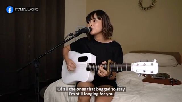 TO THE BONE - PAMUNGKAS || TAMI AULIA || COVER AKUSTIK || Lirik . . .guitar lava me 2 with freeboos смотреть онлайн