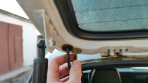 НИВА, порвало шланг омывателя.