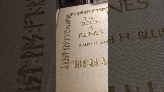 The Book of Runes by Ralph H Blum THE SPEECH OF THE HIGH ONE -The Poetic Edda (caAD1200) смотреть онлайн
