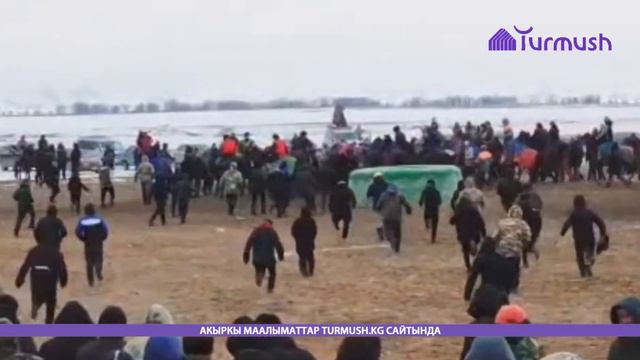 Жуткое видео с турнира по кок-бору : Всадник на большой скорости врезался в тай-казан