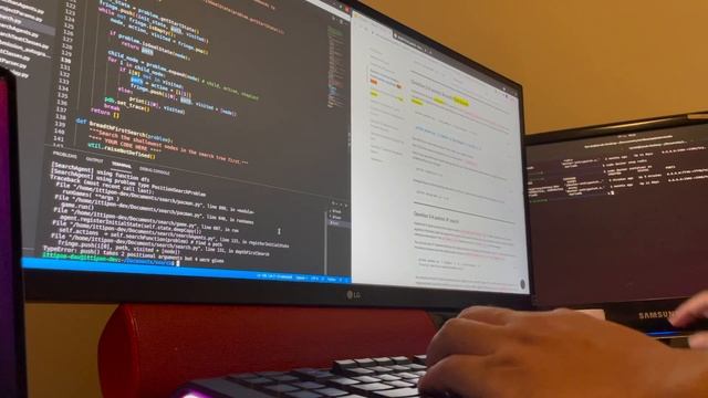 Pacman with Depth First Search and Breadth First Search in Python смотреть онлайн