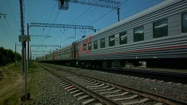 Тепловоз 2ТЭ10У-0437Б с поездом №138Й Москва — Оренбург смотреть онлайн