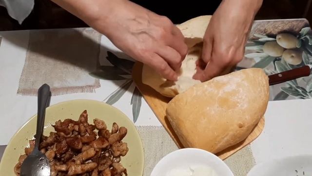 Данар(донер) со свининой в булке.Это очень вкусно смотреть онлайн