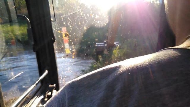 Limpeza de represa com escavadeira Hyundai 140 LC 9s смотреть онлайн