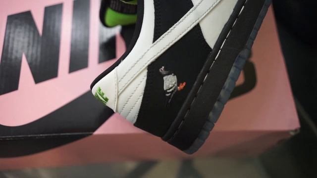 Как думаете можно ли скрестить Панду и Голубя? Обзор Nike SB Dunk Low Pro 'Panda Pigeon'. смотреть онлайн