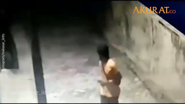 Pria di Makassar Rampok dan Perkosa Wanita di Kos-kosan смотреть онлайн