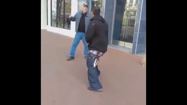 Old Man Knocks Out Young Gangster (Street Fight Breakdown)! смотреть онлайн