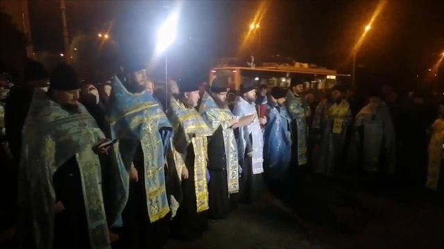 Молитовне стояння вірян УПЦ в м.Вінниця біля захопленого розкольниками собору смотреть онлайн