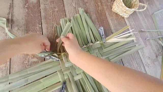 Корзинка из рогоза, как из магазина? Плести проще, чем кажется смотреть онлайн