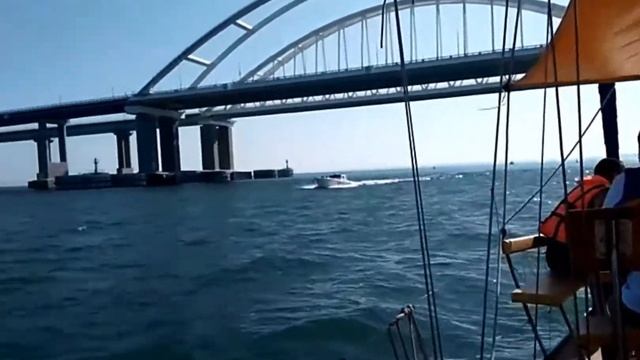 А под мостом КАРТИНА... смотреть онлайн