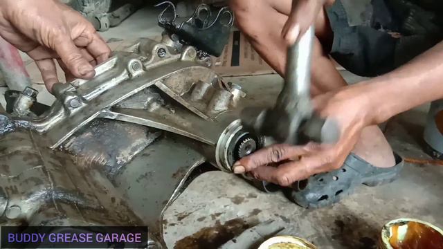 PART 2: MITSUBISHI L200 4X4 CLUTCH COVER, CLUTCH LINING, OIL SEAL, RE-INSTALLATION TRANSMISSION смотреть онлайн