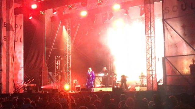 Alison Goldfrapp@Body&Soul 2023 - Main Stage Saturday 17th June. смотреть онлайн