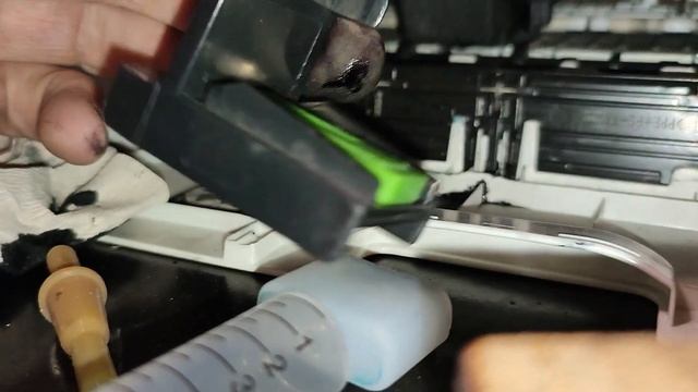 Воздух в трубочках системы непрерывной подачи чернил, герметичность системы, принтер плохо печатает смотреть онлайн