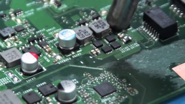 REPARACIÓN LAPTOP QUE NO ENCIENDE (CORTO EN LA TARJETA MADRE) смотреть онлайн