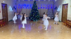 Новогодний танец с колокольчиками подготовительная группа