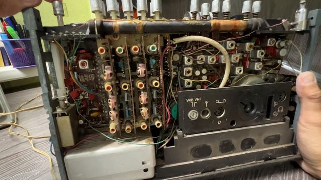 Радиоприемник Рига-104. Часть 1. Обзор, первое включение и разборка. смотреть онлайн