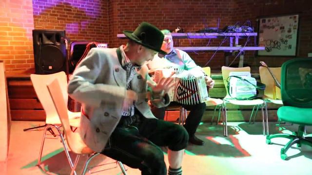 Играй гармонь над Эльбой 30.04.2022 смотреть онлайн