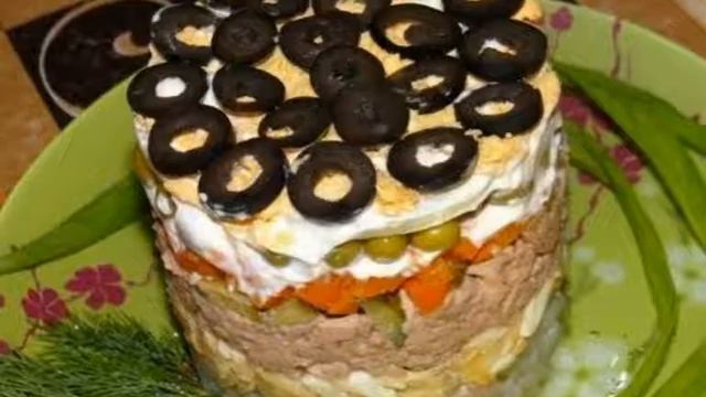 Нежный слоёный салат с печенью трески Приятного аппетита! смотреть онлайн
