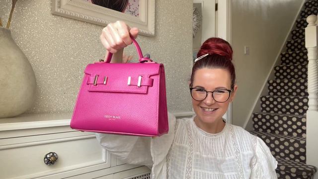 Unboxing a Teddy Blake New York Ava 9” Fuchsia handbag with model shots #teddyblake смотреть онлайн