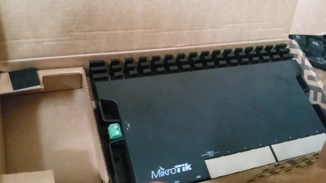 MikroTik RB 5009 RB5009UG+S+IN Revisado UNBOXING смотреть онлайн