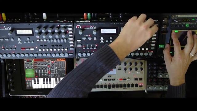 Cryomanic - Live Improvisation on 2 Elektron Analog 4s, Machinedrum, Kaoss & iPad Magellan смотреть онлайн