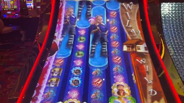 Encore Boston Harbor! - The Wicked Witch Bonus Spin on the Wizard of Oz Machine! смотреть онлайн