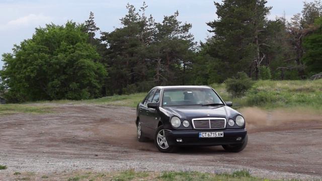 Mercedes E230 Burnout смотреть онлайн