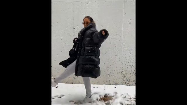 Aritzia Super TNA Mega Puff Down jacket смотреть онлайн