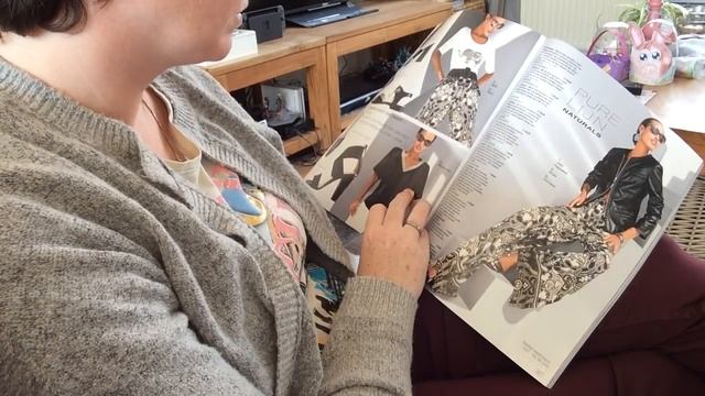 ASMR page turning through a catalog смотреть онлайн