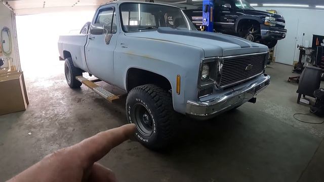 Chevy K20 5.9 Cummins build #11 some new shoes смотреть онлайн