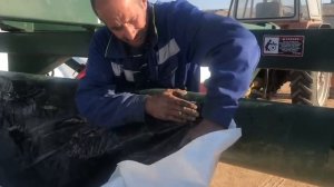 Разгрузка зерна из рукавов