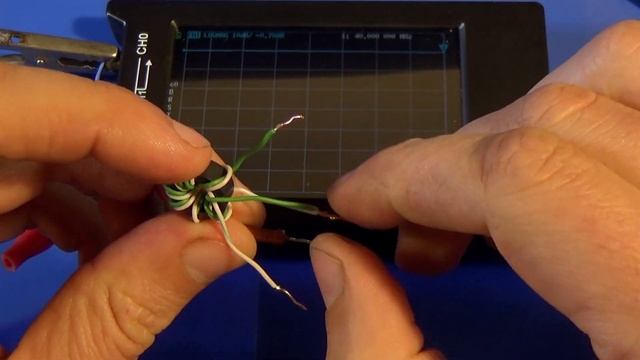 ВЧ трансформатор на ферритовом кольце из лампы-экономики. смотреть онлайн