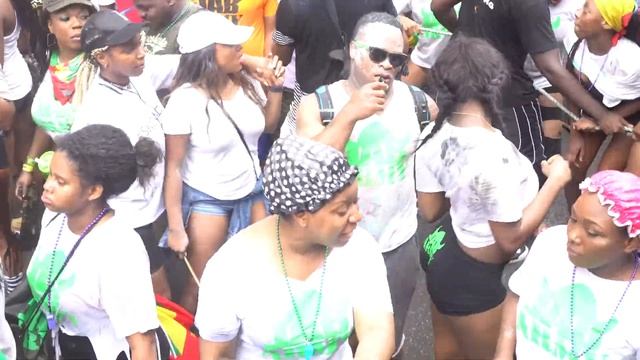Quick "Groovy" Set On The Road in MTL Before The POWER (MTL CARNIVAL 06) смотреть онлайн