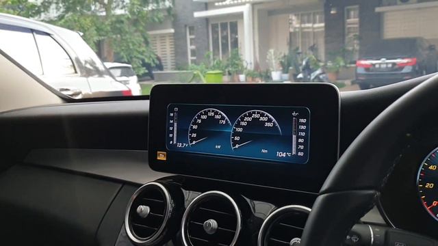 Mercedes-Benz C180 Avantgarde Line Facelift 2020 [W205] In Depth Review Indonesia смотреть онлайн