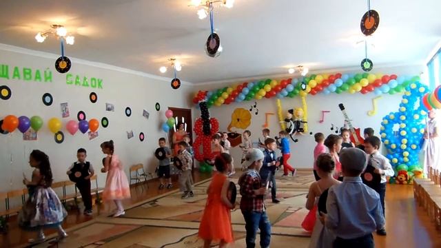 Танец с пластинками "А ручки хлоп-хлоп" смотреть онлайн