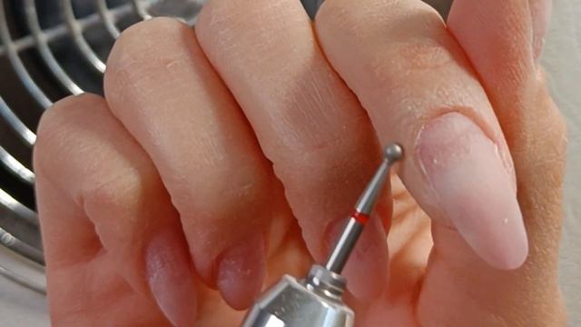 Маникюр на себе "одной левой" смотреть онлайн