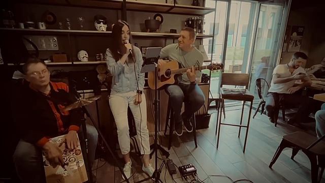 Concert at Newada bar. Back to black cover (cajon, acoustic, violin). смотреть онлайн