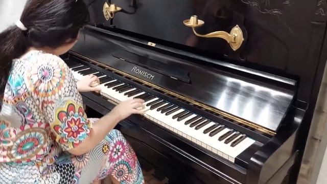 Ночная игра. Звучание пианино при зажатой средней педали смотреть онлайн