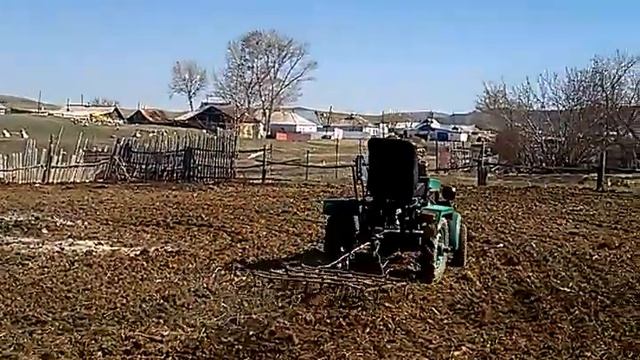 В Каркаралинске Дильшад готовит огород к сезону 2014г. смотреть онлайн