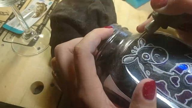 Как рождается жираф в процессе гравировки смотреть онлайн