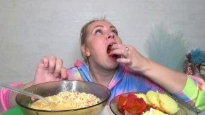 МУКБАНГ ЛАПША БЫСТРОГО ПРИГОТОВЛЕНИЯ РОЛТОН, ЯЙЦА ВАРЕНЫЕ,СОЛЕНЬЯ///Mukbang еда на камеру/не АСМР.