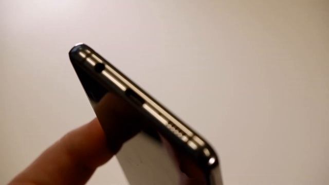 Своё мнение о Samsung Galaxy S10. Стоит ли брать сейчас или подождать Galaxy S20? смотреть онлайн