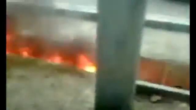 Автомобили в воздухе и квартиры в огне жуткий пожар смотреть онлайн