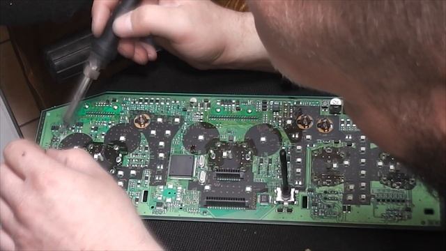 Nissan X-Trail ремонт указателя уровня топлива.